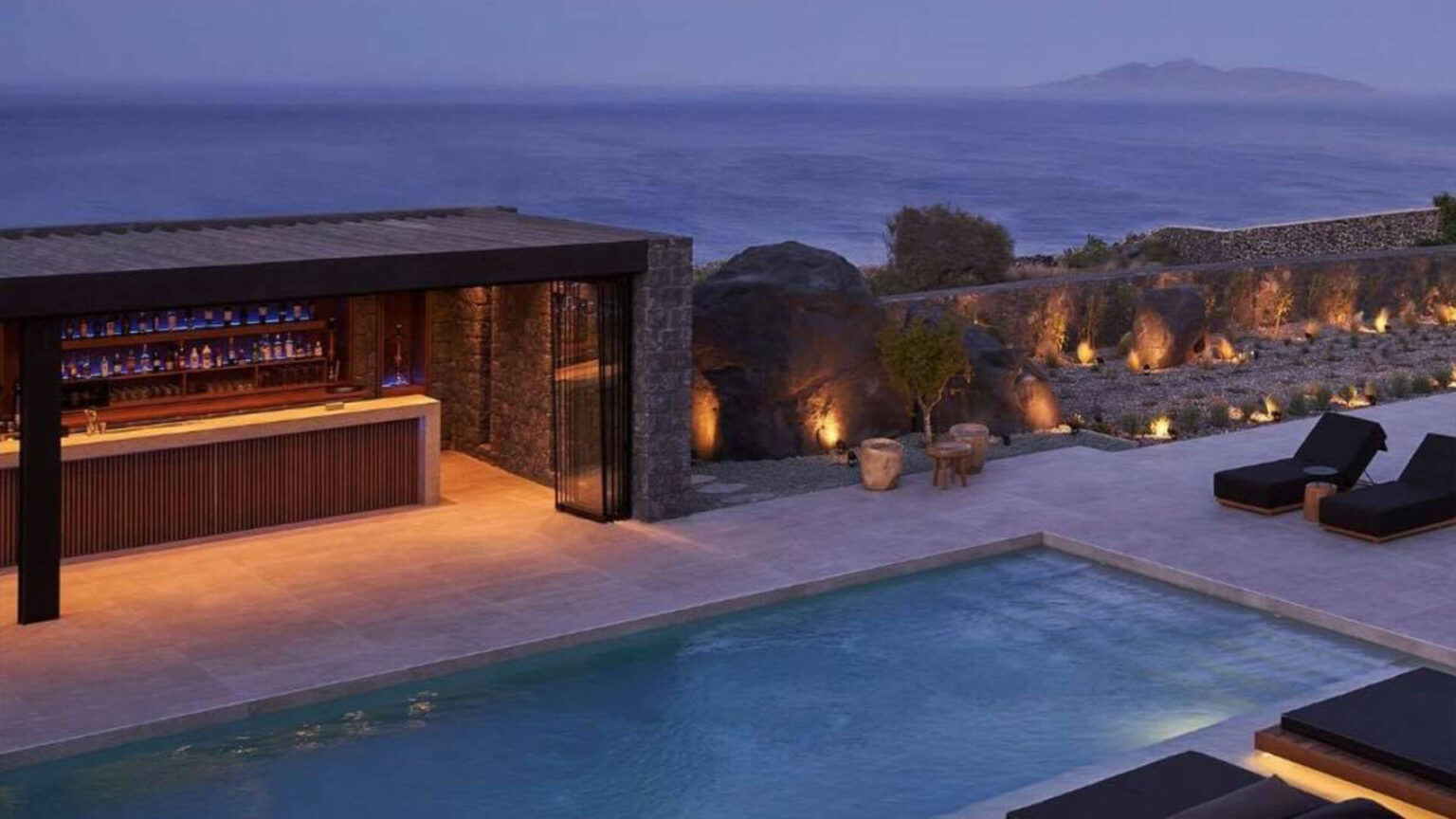 Υαλεμπορική Κρήτης - Έργο Santana Luxury Suites Santorini